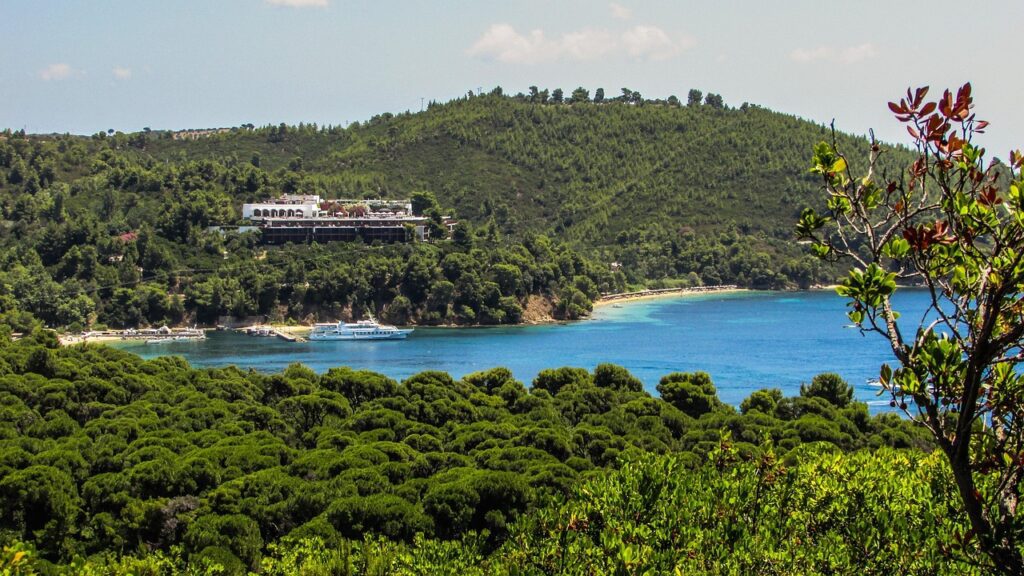 This image has an empty alt attribute; its file name is greece-1595446_1280-1024x576.jpg